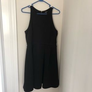 Woman’s Mossimo Black dress (L)